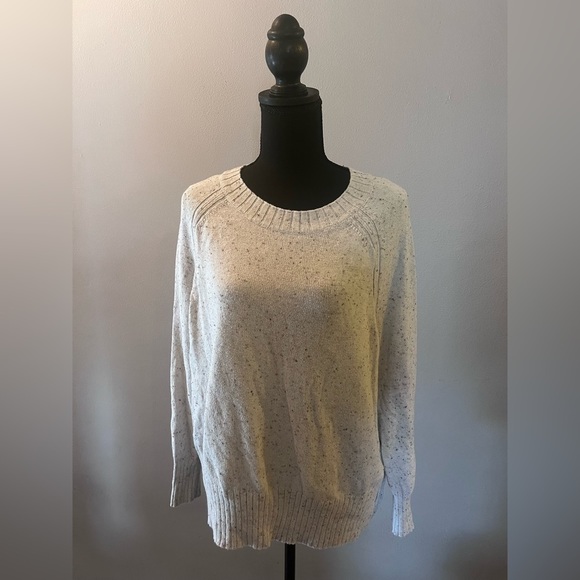 Old Navy Sweaters - Old Navy Oatmeal Colored Sweater